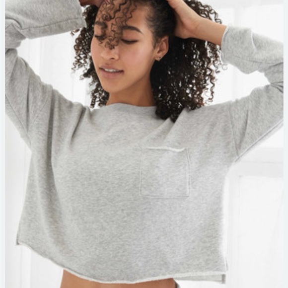 Aerie Sunday Soft Women's Gray Cropped Crewneck Raw Hem Sweatshirt. NWT. Size M. - Picture 1 of 5